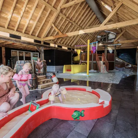 Overdekte waterspeeltuin familiecamping kaps